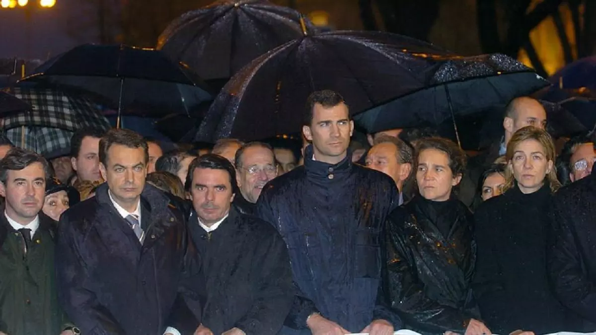 José Luis Rodríguez Zapatero, José María Aznar y el entonces príncipe Felipe, en una protesta tras el 11-M