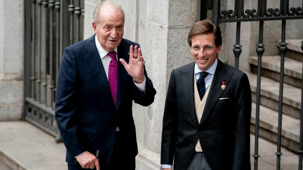 El rey Juan Carlos y Martínez-Almeida