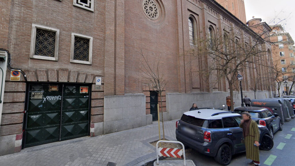 Detenido un ladrón que se escondió en el maletero del coche de un párroco del barrio de Salamanca (Madrid)