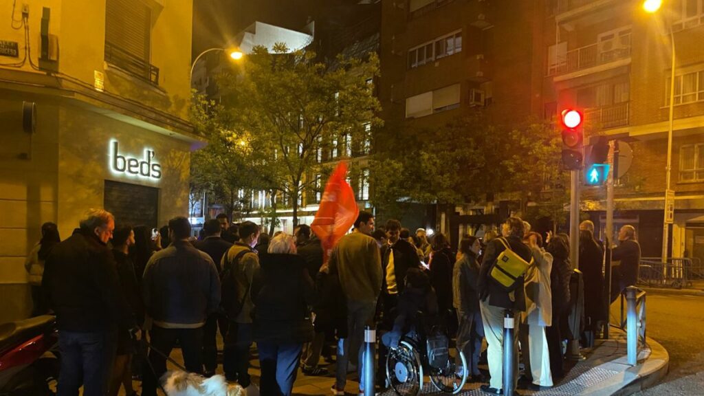 150 antidisturbios en Ferraz y 100 de reserva: el fuerte dispositivo policial ante las manifestaciones en apoyo de Sánchez