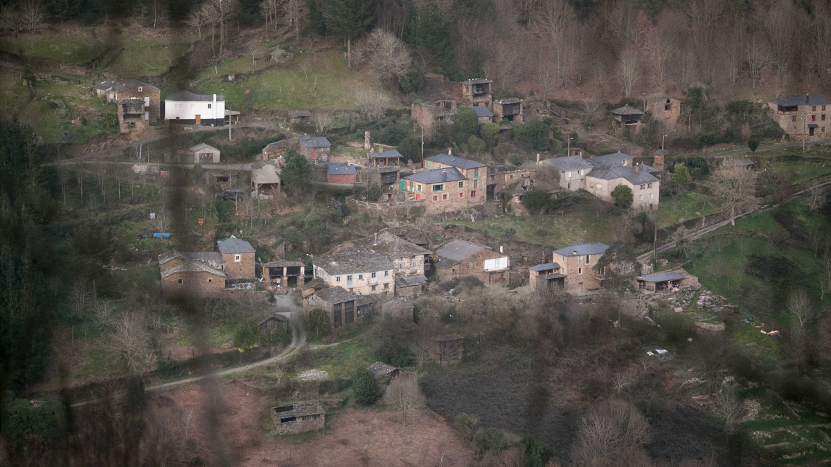 Castillos, pazos y hasta aldeas enteras a precio de ganga en el interior de Galicia