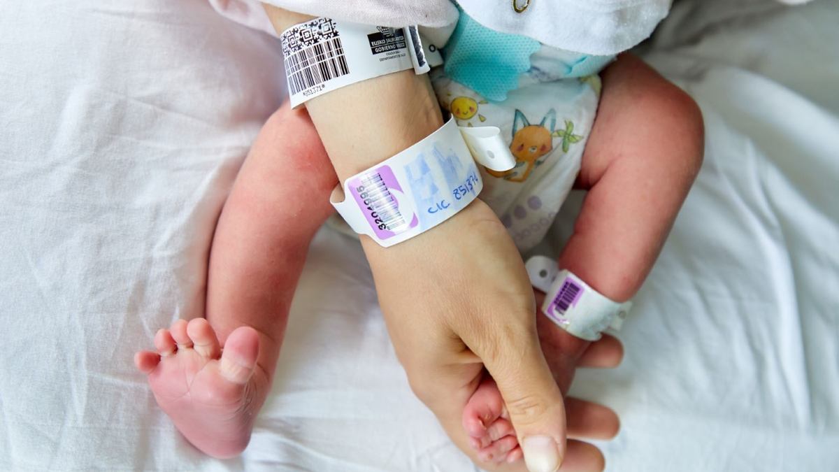 Adiós a la desigualdad en la 'prueba del talón' en recién nacidos: detectará de 7 a 11 enfermedades