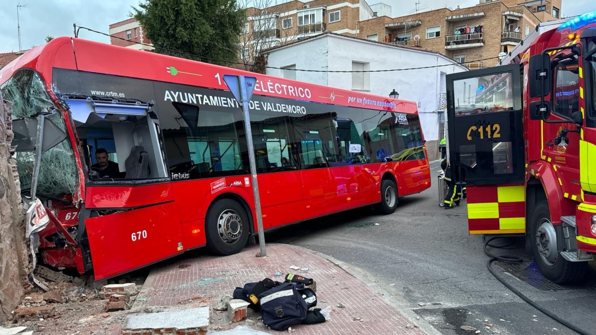 Un autobús se estrella contra un muro en Valdemoro y deja 15 heridos, dos de ellos graves