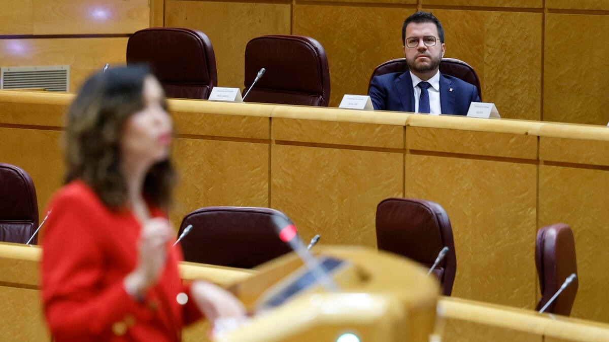 Ayuso llama a una reacción "frente al golpe" en presencia de un Aragonès que insiste en el referéndum en Cataluña