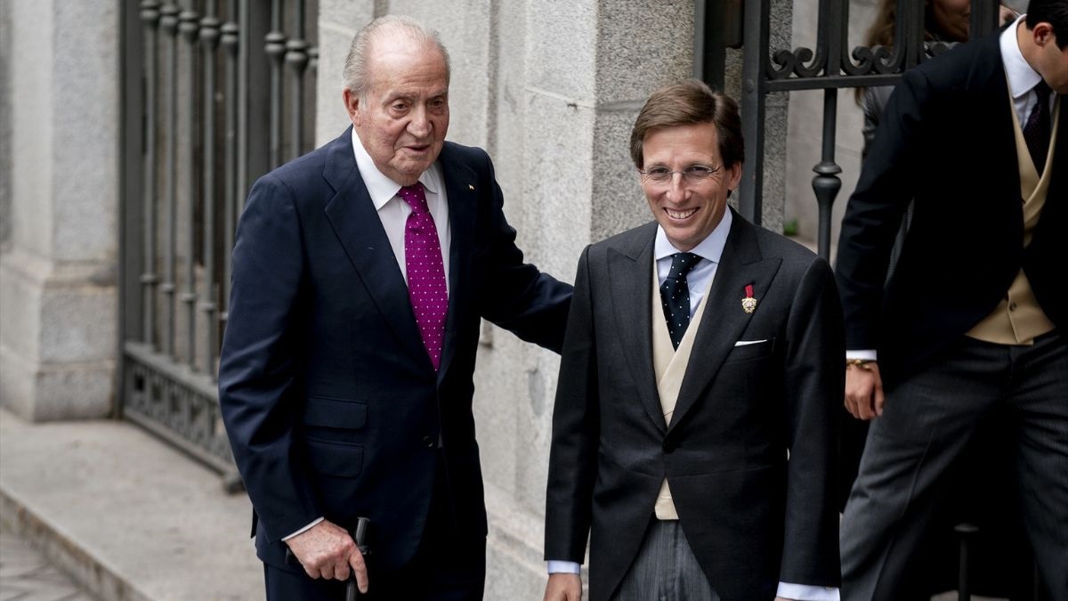 La intención oculta por la que el rey Juan Carlos I asistió a la boda de Martínez Almeida