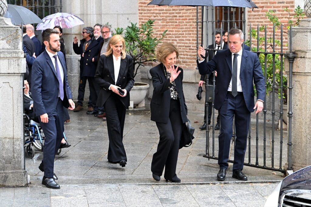 La reina Sofía y la infanta Cristina en el funeral de Fernando Gómez-Acebo