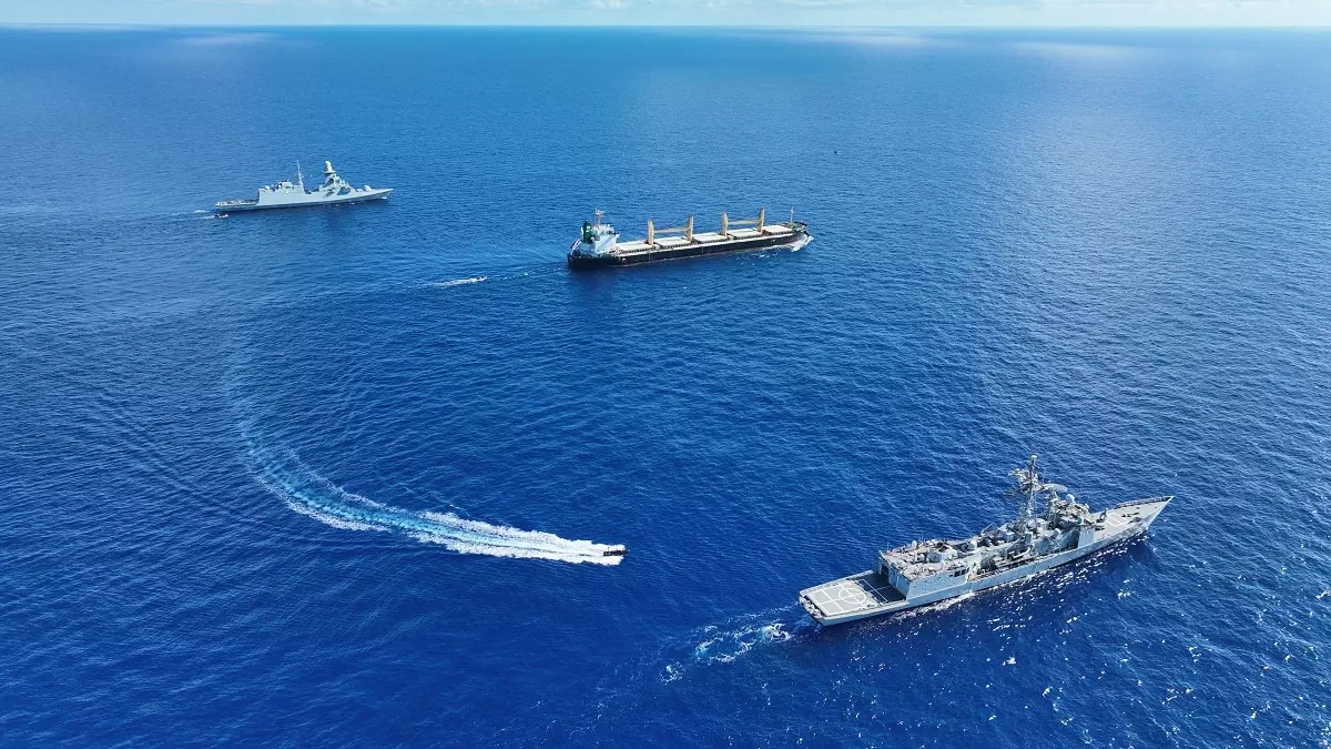 Las fragatas española e italiana 'Canarias' y 'Martinengo' escoltan al 'Abdullah' tras su secuestro en aguas de Somalia