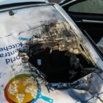 Un automóvil destruido de la ONG World Central Kitchen (WCK) en el sur de la Franja de Gaza