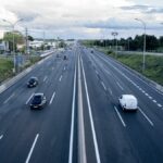 Confusión entre los conductores: llegan los "dientes de dragón" y las líneas de borde quebradas a las carreteras de España