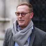 Laurence Fox pagará 210.000 euros a dos personas a las que llamó 'pederastas' en las redes sociales