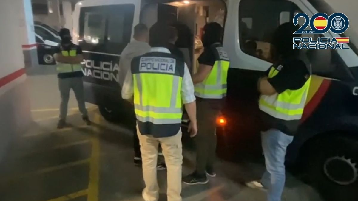 Detenidos cinco miembros de un grupo radical tras una agresión a un ciudadano árabe en el aeropuerto de Málaga