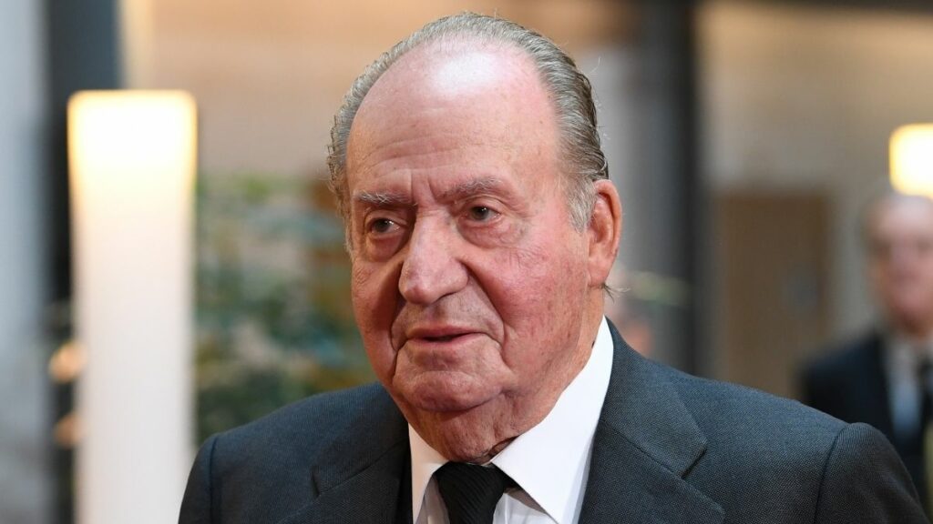 El rey Juan Carlos, enfadado con la prensa, demanda a un conocido e influyente medio: “Está harto”