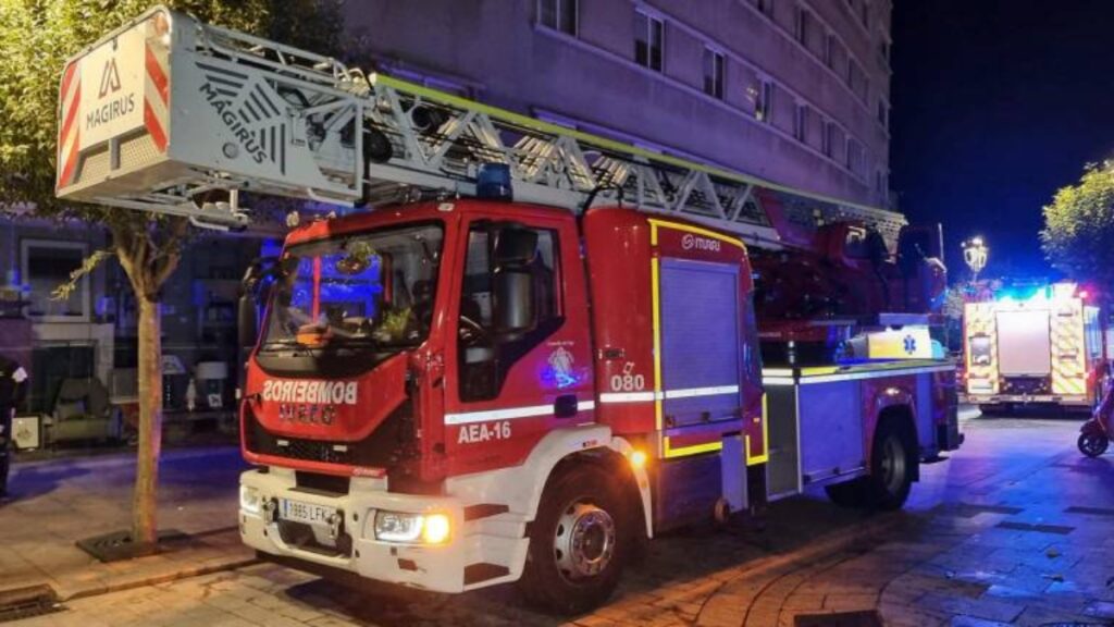 Un incendio en una nave industrial de Pontevedra activa el plan de emergencias