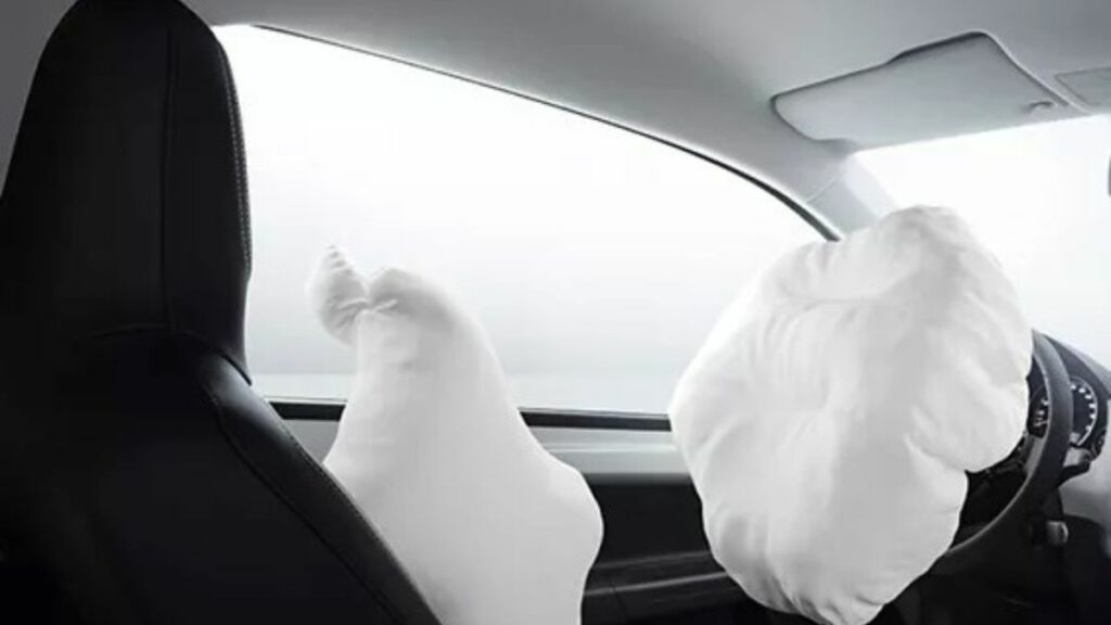 Stellantis pide a 60.000 clientes españoles ir con urgencia al taller por un fallo grave del airbag