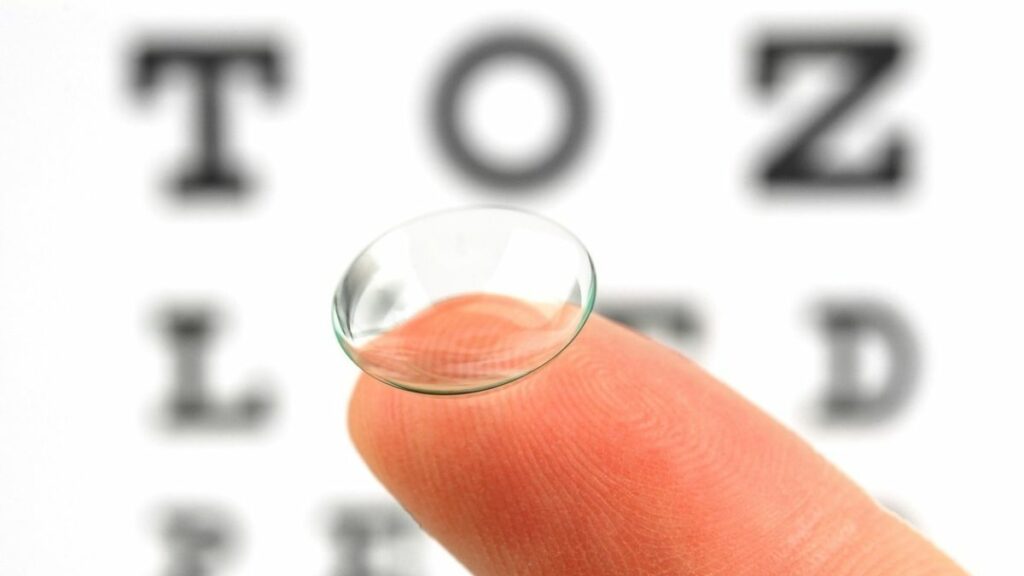 Sanidad anuncia que las gafas y lentillas serán gratis: los requisitos que debes cumplir para beneficiarte