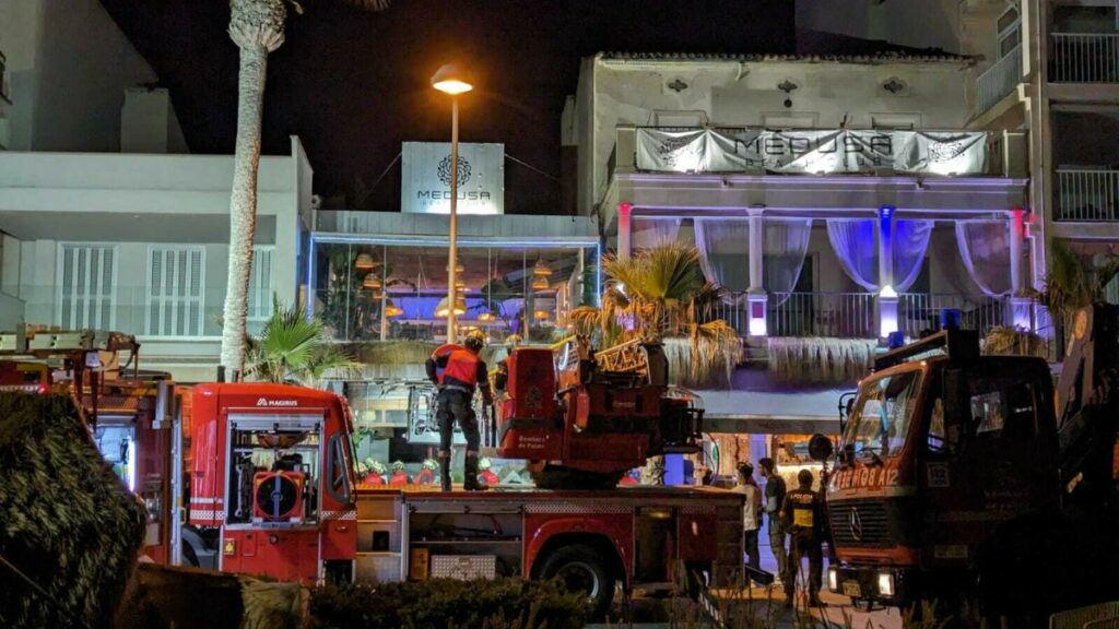 Cuatro muertos y hasta 27 heridos en el hundimiento de un restaurante en la Playa de Palma (Mallorca)