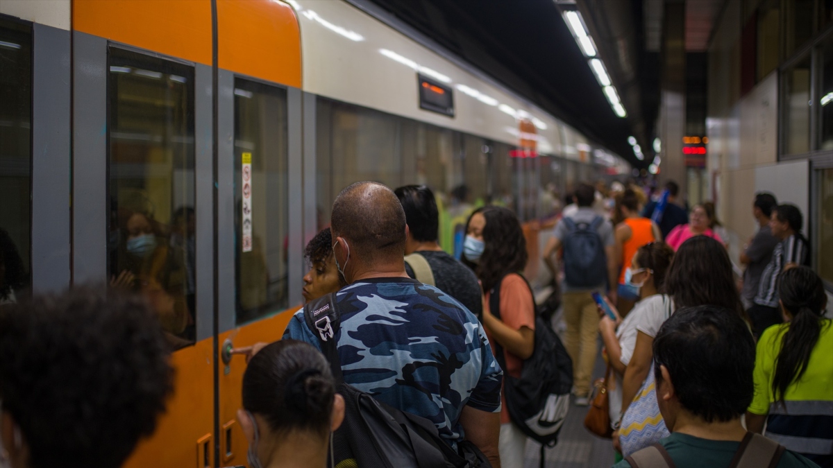 Un nuevo robo de cobre corta la circulación de trenes de todas las líneas de Rodalies en plenas elecciones catalanas