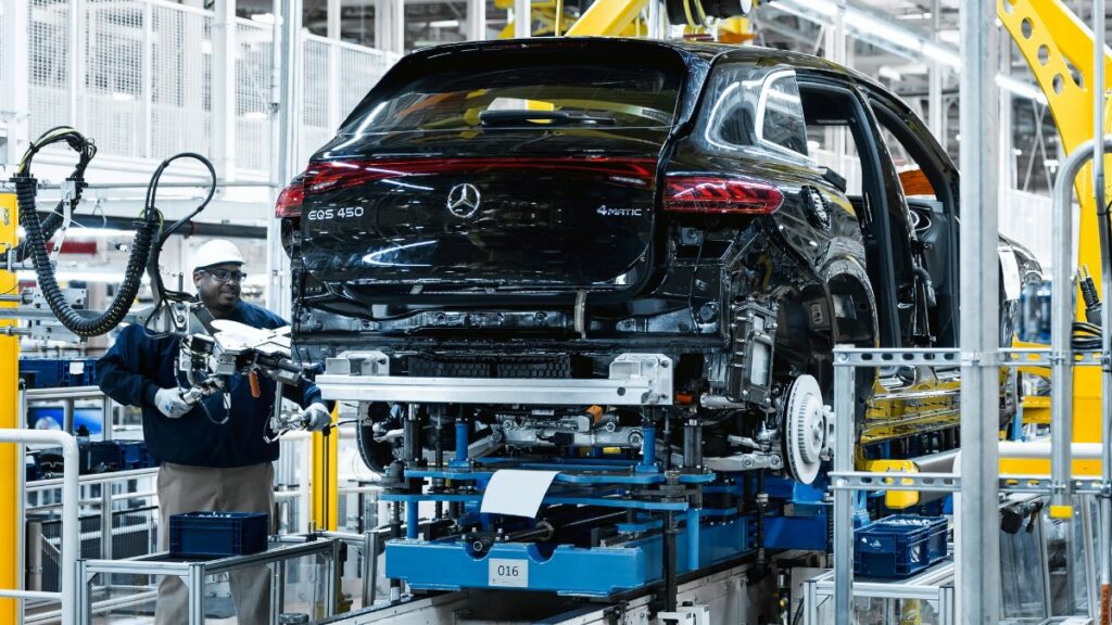 Mercedes-Benz da un frenazo al coche eléctrico y volverá a impulsar los de combustión