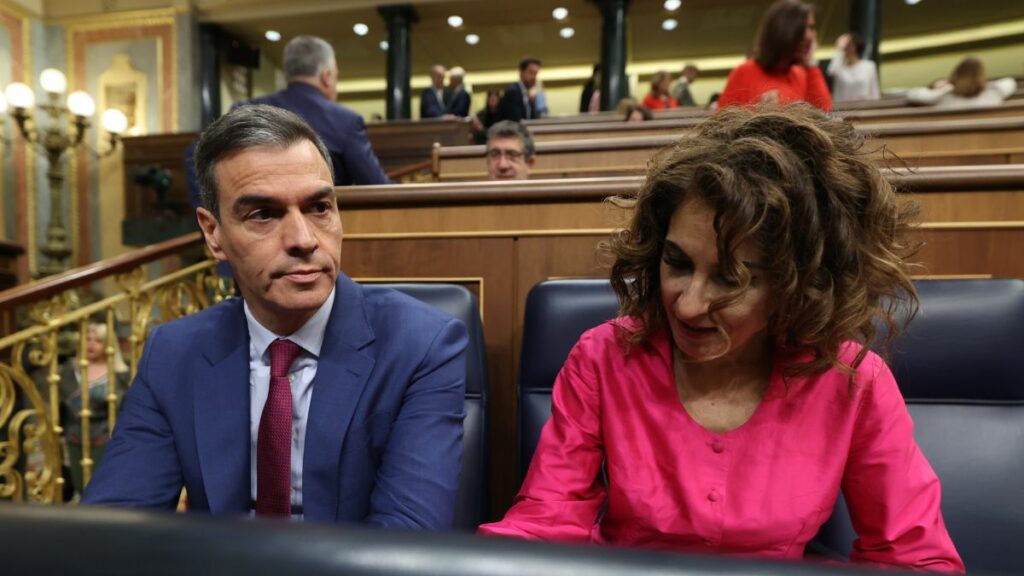 Pedro Sánchez y María Jesús Montero