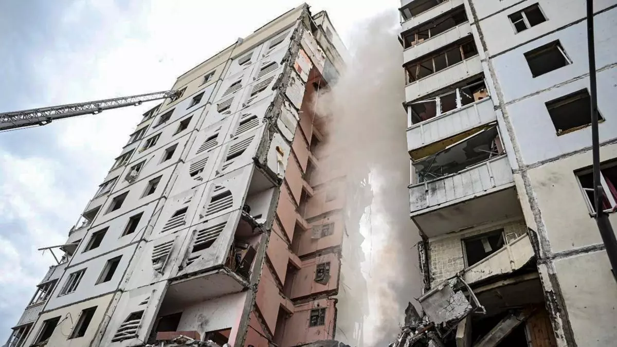 Un edificio residencial dañado tras un bombardeo ucraniano en Bélgorod