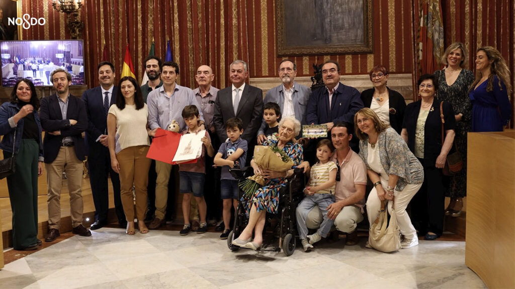 El Ayuntamiento de Sevilla pone en marcha una iniciativa para homenajear a los sevillanos centenarios