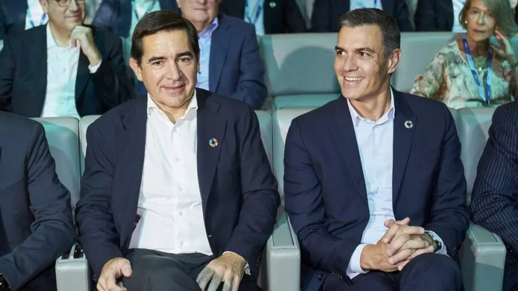 El presidente del BBVA, Carlos Torres Vila (i), y el presidente del Gobierno, Pedro Sánchez (d)
