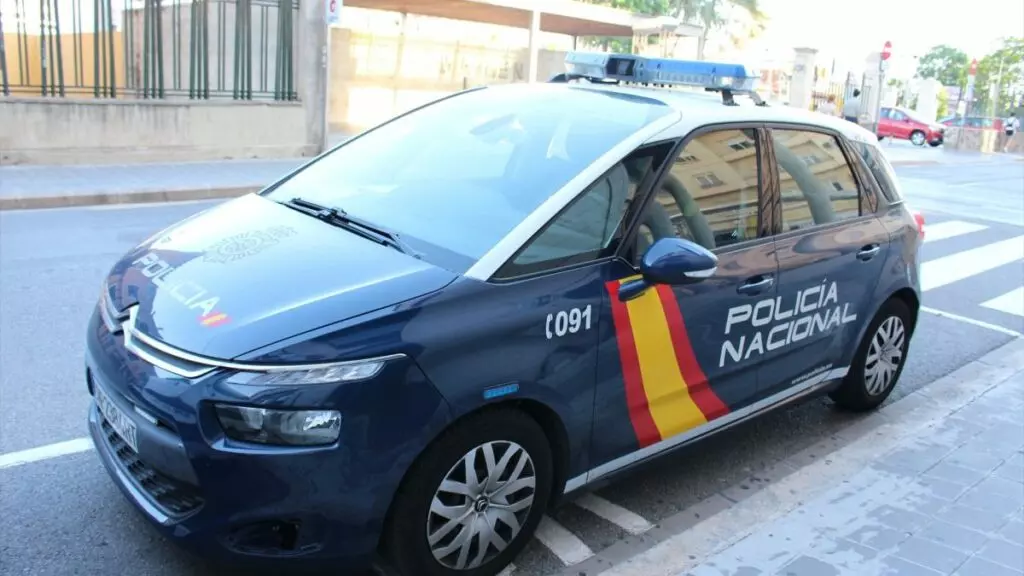 Detenidos once jóvenes por agredir y humillar a varias personas sin hogar en Valencia