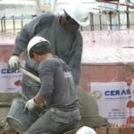 Un trabajador extranjero en una foto de archivo.