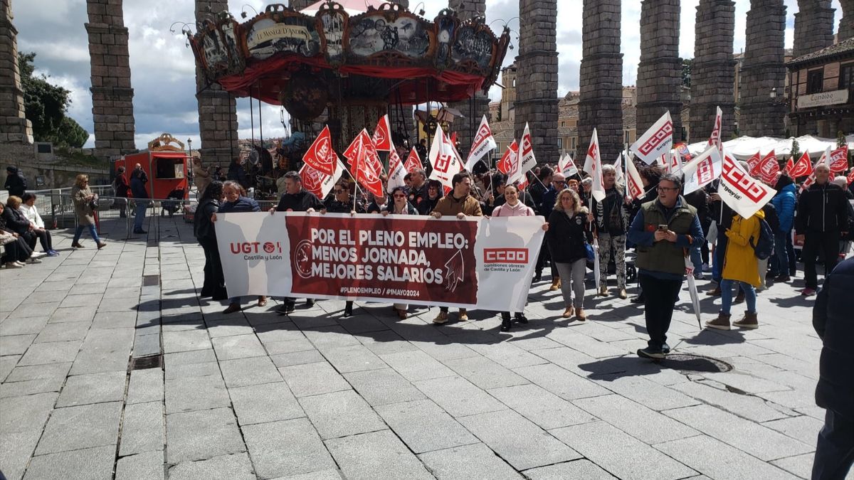 Manifestación del 1 de mayo a los pies del Acueducto de Segovia