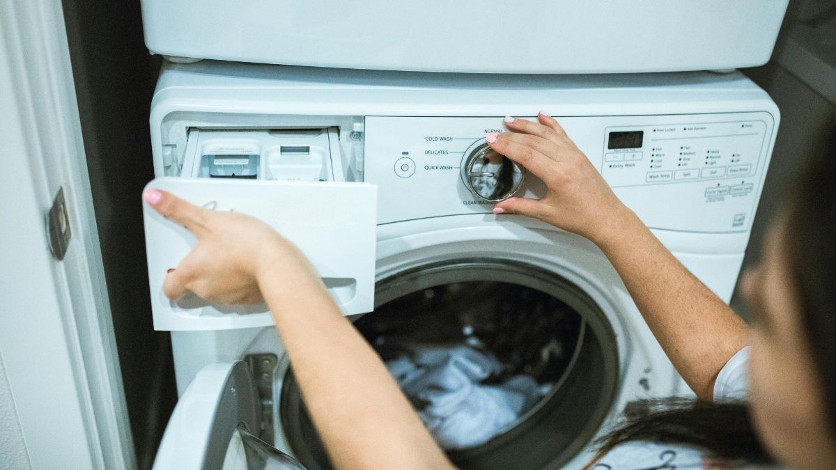 El estudio que revela por qué los calcetines desaparecen en la lavadora