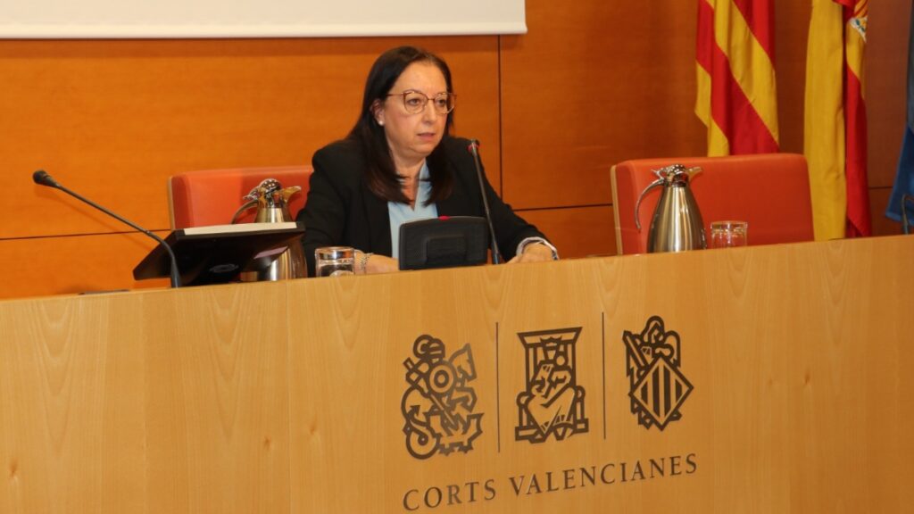 La presidenta de las Cortes Valencianas acusa al ministro Torres de injerencia en la legislación de la Cámara