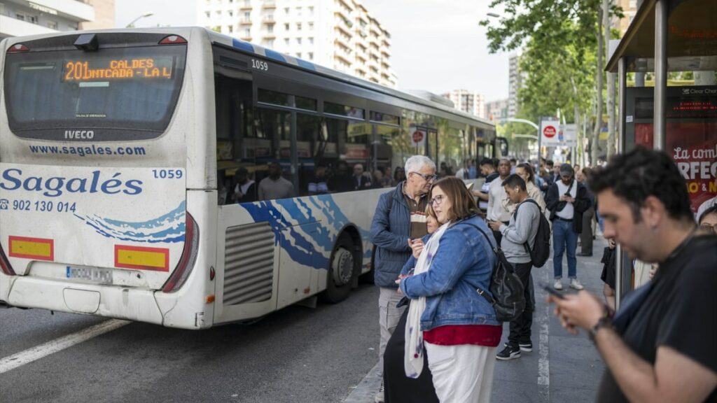 Prosigue el caos en Rodalies con el despliegue de autobuses y Metro como servicio alternativo