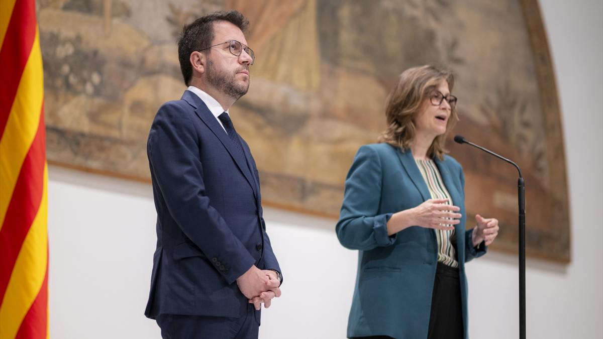 El presidente de la Generalitat, Pere Aragonès, y la consellera de Acción Exterior de la Generalitat de Cataluña, Meritxell Serret
