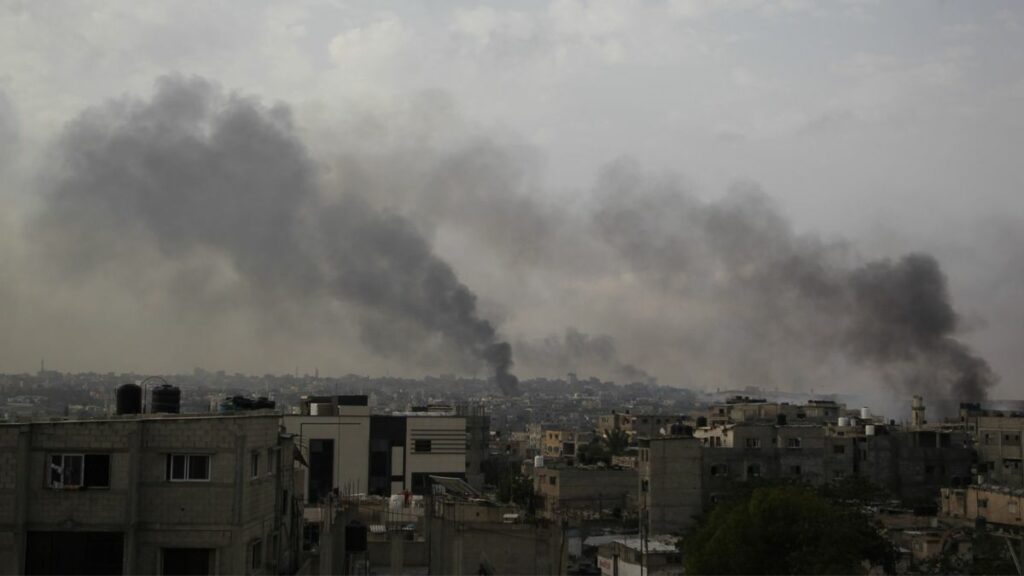 Una veintena de muertos tras nuevos ataques de Israel sobre campos de desplazados al oeste de Rafah