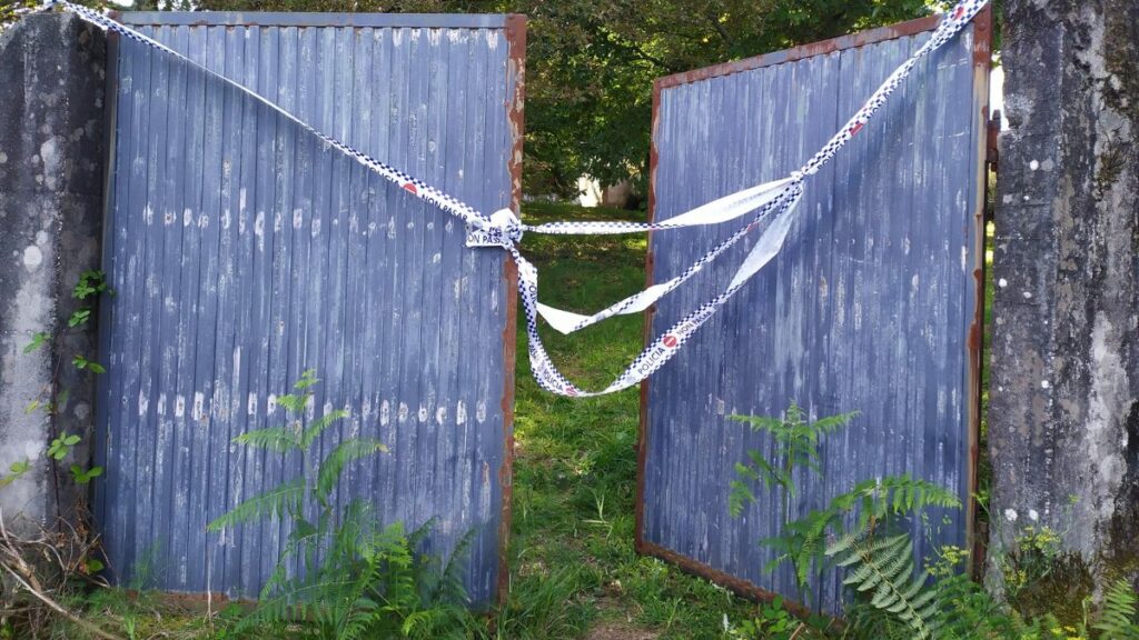 Portal de la vivienda de Teo (A Coruña) donde ocurrió el asesinato de Asunta Basterra en septiembre de 2013