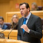 Óscar Puente la lía hasta tres veces en el Senado al defender la gestión del Cercanías : "En España hay 54 provincias"