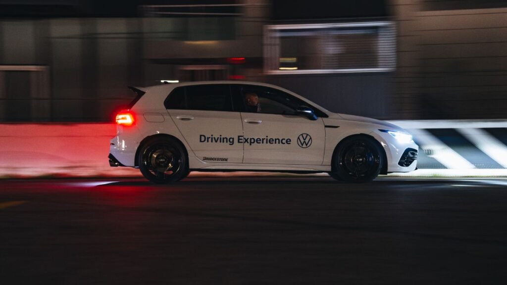Volkswagen pone el foco en los cursos de conducción nocturna por la alta mortalidad