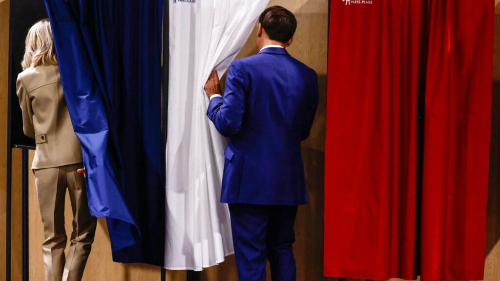 Francia vota en unas elecciones en las que Marine Le Pen promete golpear con fuerza el tablero político