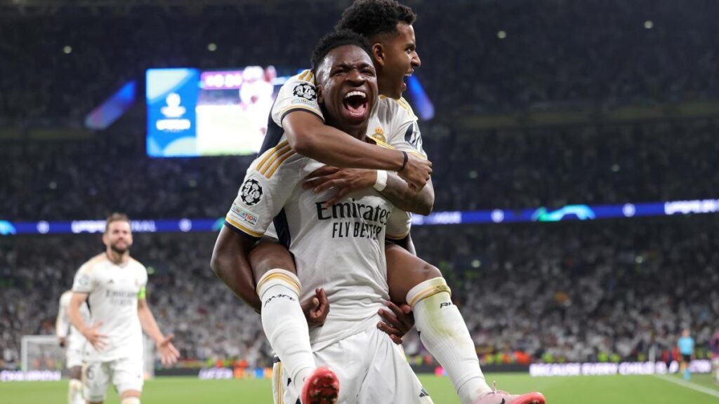 Vinicius y Rodrygo celebran el segundo de los goles de esta final.