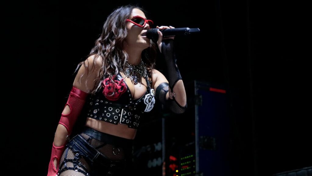 Anitta durante uno de sus últimos conciertos