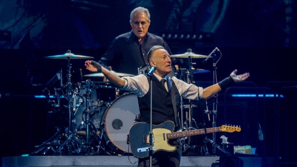 Bruce Springsteen con el batería de la E Street Band, Max Weinberg, durante un concierto en Madrid.