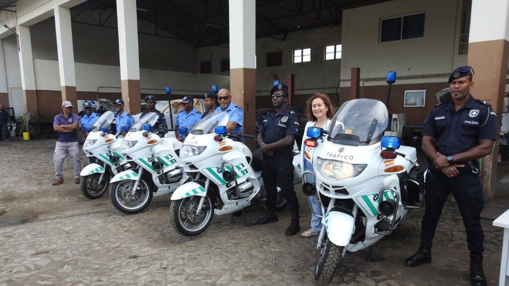 Motos de la Guardia Civil de Tráfico donadas a Cabo Verde, país que ha visitado José Manuel Albares este mes de junio