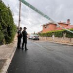 La Guardia Civil investigan en una casa del municipio de Soto del Real (Madrid).