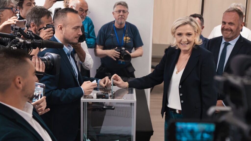 El partido de Marine Le Pen (RN) gana la primera vuelta de las elecciones legislativas en Francia, según los sondeos
