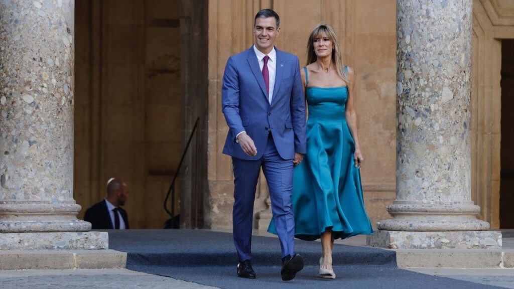 Pedro Sánchez y su mujer, Begoña Gómez, en la Cumbre de la Comunidad Política Europea en Granada