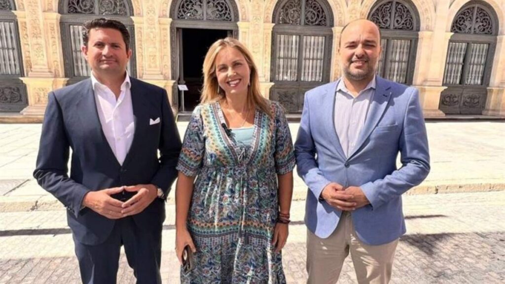 Vox presiona al alcalde de Sevilla votando en contra de la moción de confianza del PP