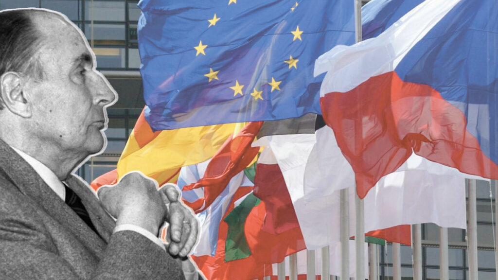 François Mitterrand con banderas de la Unión Europea