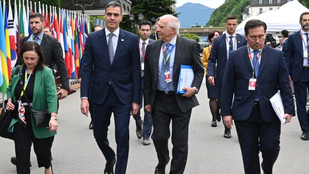 Pedro Sánchez y Milei guardan la distancia en su encuentro en la cumbre internacional sobre Ucrania