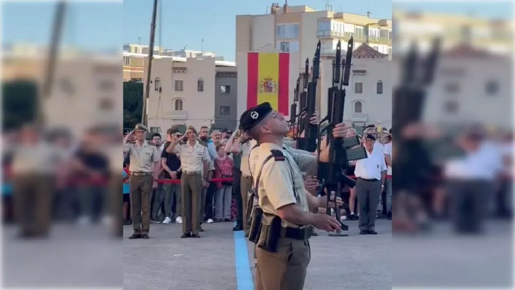 El Ejército arrasa en Barcelona y 20.000 personas visitan el cuartel de El Bruch en un fin de semana