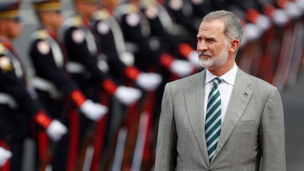 El Rey Felipe VI en su llegada al acto.